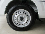 純正12インチスチールホイール(145/80R12-80/78N-LTタイヤ)2026年製造のタイヤ装着!