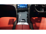メルセデスジャパンが定めるサーティファイドカー(認定中古車)として登録を致しますので、納車時にはタイヤやバッテリー等も規定以下の数値であれば、整備代金を頂かず、無償で交換となります。ご安心下さい。