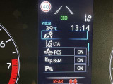 隣車線を走る車両をレーダーで検知し、ドアミラーでは確認しにくい後側方エリアに存在する車両に加え、急接近してくる車両も検知します。車両を検知するとドアミラーに搭載されたLEDインジケーターが点灯します。