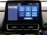 デイスプレイオーディオを装備。スマホとクルマをつなぐことで、いろんなサービスが楽しめます。(AppleCarplay/AndroidAuto 対応)