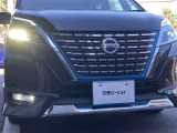 【LEDヘッドランプ】鮮やかな白色光で、クリアな視界を確保するLEDヘッドランプ装備