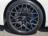 BMW純正20インチホイール。洗練されたデザインで、足元の個性を引き立てます。