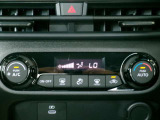 オートエアコンで車内はいつも快適 設定温度で風向きや風量を調節してくれます