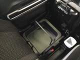 シート下にはご覧の通り収納スペースがございます!