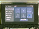 AM・FMやディスク、USB、Bluetoothなど、複数のオーディオソースを画面から選べます。使いたい音源を一覧で確認しやすく、日々の移動やお出かけの際に好みの音楽を楽しむのに便利です。
