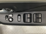 電動格納ドアミラーとパワーウインドースイッチ。