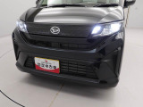 省電力のLEDヘッドランプ。白く明るい光で夜間走行が安心。