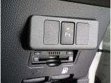 《ETC車載器》高速を利用するには便利な必需品です。ETCカードを挿入するだけでゲートもノンストップで通過できます。