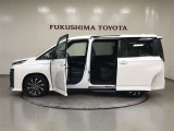 【まるごとクリーニング】シートを取り外し、車内を徹底洗浄。隅々まで丁寧に仕上げています。