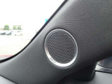 BOSE装着車はスピーカーやロゴを確認できます。