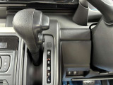 【CVT】低速から中速域ではショックの少ないスムーズな加速を実現。高速域では回転数を抑え、燃費の向上に貢献します。