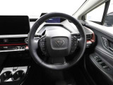 各操作スイッチなどもハンドルから手を放すことなく操作可能で安全運転に支援いたします!