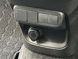 【アクセサリーソケット】車内で利用する電気製品の電源として広く利用できます