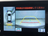 車の全周囲の画像が表示されます。運転席から見づらい個所なども、上空から見たような映像で確認できます。映像のきりかえも出来、後方確認だけでなく大変便利な機能です。