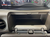 運転席前収納スペース