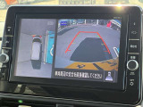 【アラウンドビューモニター】上空から見下ろしているかのような映像で駐車をサポート。安心です。