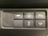 ハンドルの右側にHondaセンシング用のメインスイッチとパワーテールゲートスイッチがついています。パワーテールゲートスイッチは車内からでもテールゲートの開け閉めを電動でできます。