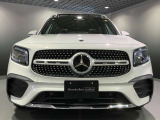 フロントグリル中央に大きく輝くスリーポインテッドスター。メルセデスベンツならではのステータスを強く感じる事ができます