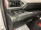 ■POINT■写真で見るよりも現車を 現車をみると写真で見ていたイメージとは少し違う部分もございます。また写真ではわからなかった車の魅力にも気づくことができるので、ぜひご来店ください!