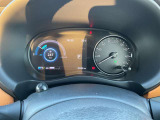 視認性の高いメーターで運転情報を的確に把握できます!
