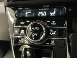 【オートエアコン】AUTOボタンを押してお好みの温度を設定!快適な室温でドライブをお楽しみいただけます♪