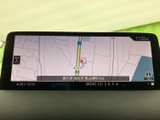 鮮明な地図表示で、目的地まで迷わず行けます。渋滞情報もリアルタイムで確認でき、スムーズな移動をサポートします。運転の安心感を高めます。