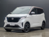 日産認定中古車のサクラが入荷!スタイリッシュな2トーンカラーと洗練されたフロントデザインが魅力。静粛性とスムーズな加速を兼ね備えた話題の軽EVです。