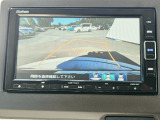 駐車時の安全確認をサポートするバックカメラも使用できます。インターナビで様々な情報を得ることもできます。