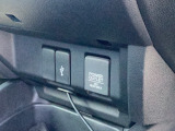 オーディオ接続用の端子を装備。12V電源ソケットも設置しております。周辺機器の充電にご利用頂けます。