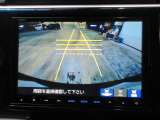 バックカメラの画像です。ガイドラインがスムースな車庫入れをサポートいたします。車庫入れの安心感がアップしますね。