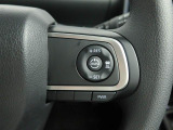 【全車速追従機能付アダプティブクルーズコントロール】走行中に先行車の様子を検知しながら、設定した車速の範囲内で先行車との距離のキープを支援。疲れにくく、長距離運転中の渋滞なども快適に運転できます。
