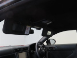 運転席・助手席サンバイザーにはバニティーミラーが付いております。