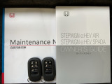 スマートキーは鍵をバッグに入れたままでもドアロックの開閉やエンジンのON・OFFができます。夜間や雨の日も鍵を探さなくて良いので便利です。