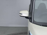 【ウインカー付ドアミラー】視認性が上がり、車・バイク事故防止にもつながります。