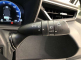 ライトスイッチです。「AUTO」にすると外の明るさに応じてスモールライト・ヘッドライトが自動でON・OFFします。夕暮れ時や屋内駐車場、トンネルなどに便利です。フォグランプもON・OFFできます。