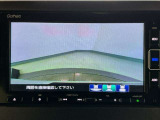 【バックカメラ】運転が苦手な方も車庫入れラクラクです!ギアをリバースに入れれば自動的に切り換わりますので、面倒な操作は不要です♪狭い駐車場もお車を傷つけず安心ですね!
