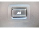 【電動パワーリアゲート】スマートキーや運転席のボタンを押すだけでリアゲートが自動で開閉します!荷物を持っている時や、高い位置にあるバックドアを閉める際に便利な機能です♪