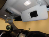 運転席・助手席バニティミラー&照明付サンバイザー