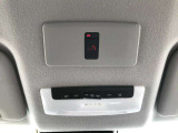 【SОSコール】事故や急病、あおり運転などの緊急時にスイッチを押すことで、専門オペレーターを通じて警察や消防へ連絡し、緊急車両の手配等をサポートしてもらえる車載緊急通報システム