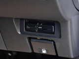 ビルトイン型ETCユニット搭載で、高速道路等利用時、便利に利用可能です。