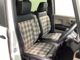 運転席、助手席☆ともにゆとりのある空間となっております♪