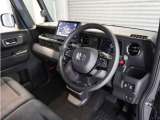 ◆視界広々で非常に運転しやすくロングドライブでも疲れを感じさせないすっきりとまとまったインパネ周りです。