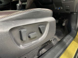パワーシート搭載。微妙な調整が手軽にでき、ピッタリのポジションで運転することが可能です。