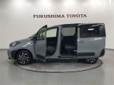【まるごとクリーニング】シートを取り外し、車内を徹底洗浄。隅々まで丁寧に仕上げています。