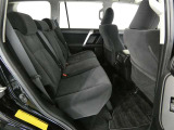 後部座席も当然、綺麗・清潔に仕上げております。内装の綺麗なお車は気持ちが良いですね。