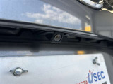 車庫入れもお任せのバックカメラが付いて、後方確認もラクラク♪安全に車庫入れも可能です。便利な機能ですが、バックカメラを過信せず、目視もお忘れなく。