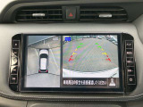 アラウンドビューモニター 駐車場での車庫入れや狭い道路での走行にカメラで確認が出来るので安心です。