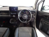 視界良好、操作しやすい運転席です。