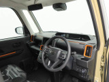 Aピラーを細くすることで、運転時の視界を確保。左右の死角が少ないため歩行者などを見落としにくく、体格に関係なく、誰でも安心して運転できます。