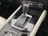 アクセルペダルを踏み込む量や速さに応じて変速パターンをし、人馬一体の運転感覚を発揮してくれる6速オートマ!